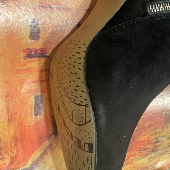 Bella Vita Black Heeled Boots with Ruched Design - Picture 4 of 5